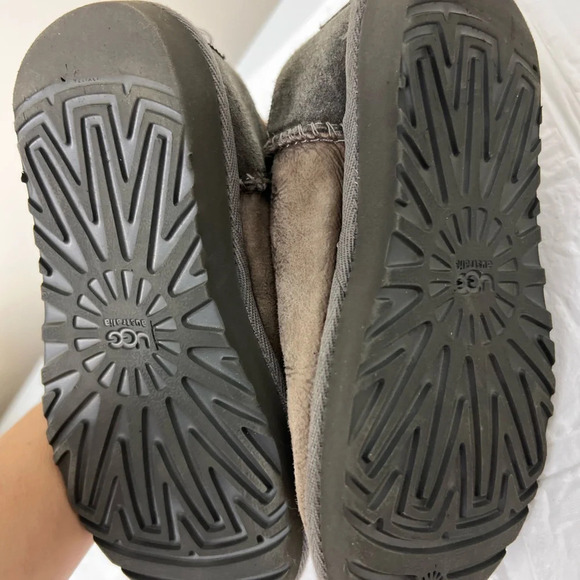 UGG Bailey Button II Boot SIZE 11T - Picture 6 of 9